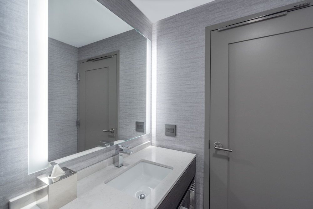 Holiday Inn Express Boston Logan Airport Revere by IHG - photo 20