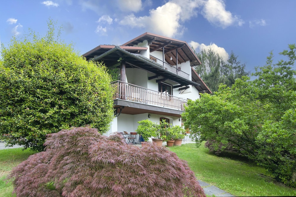 Villa La Verbanina Private Garden — 5-Star Luxury Hotel in Ghiffa, Italy