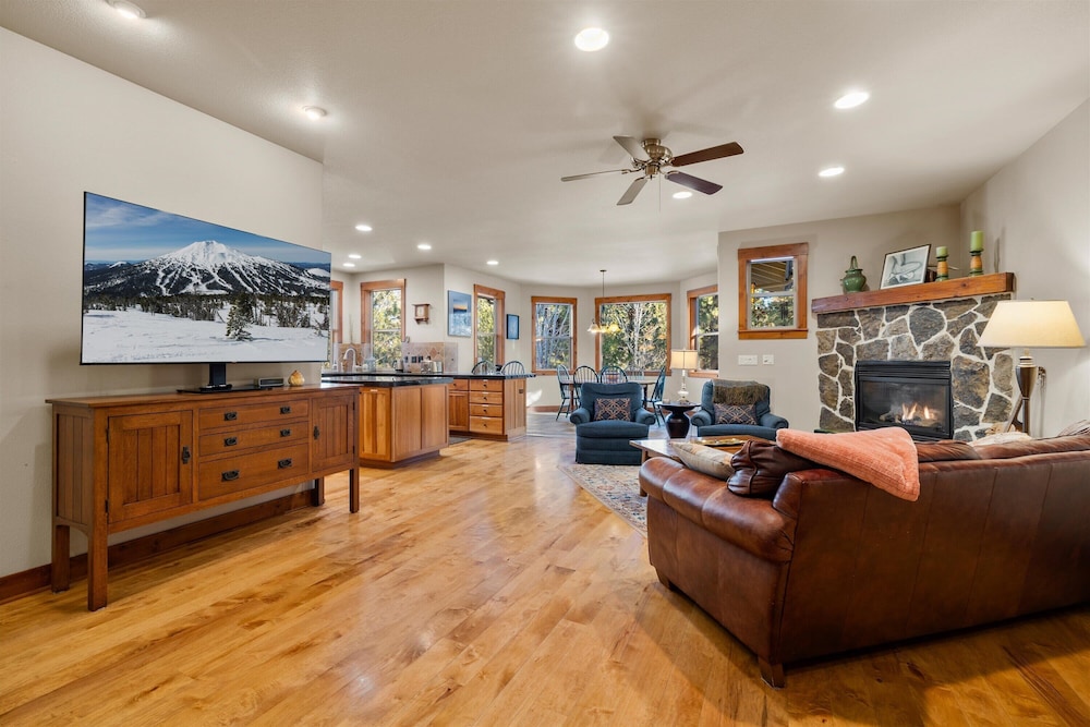 Skyliner Summit Chalet — 4-Star Luxury Hotel in Bend, United States
