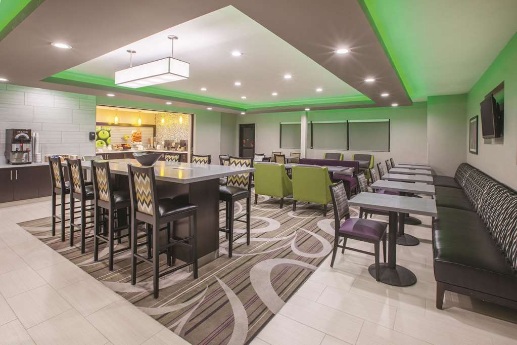 La Quinta Inn & Suites by Wyndham NW Tucson Marana - photo 58