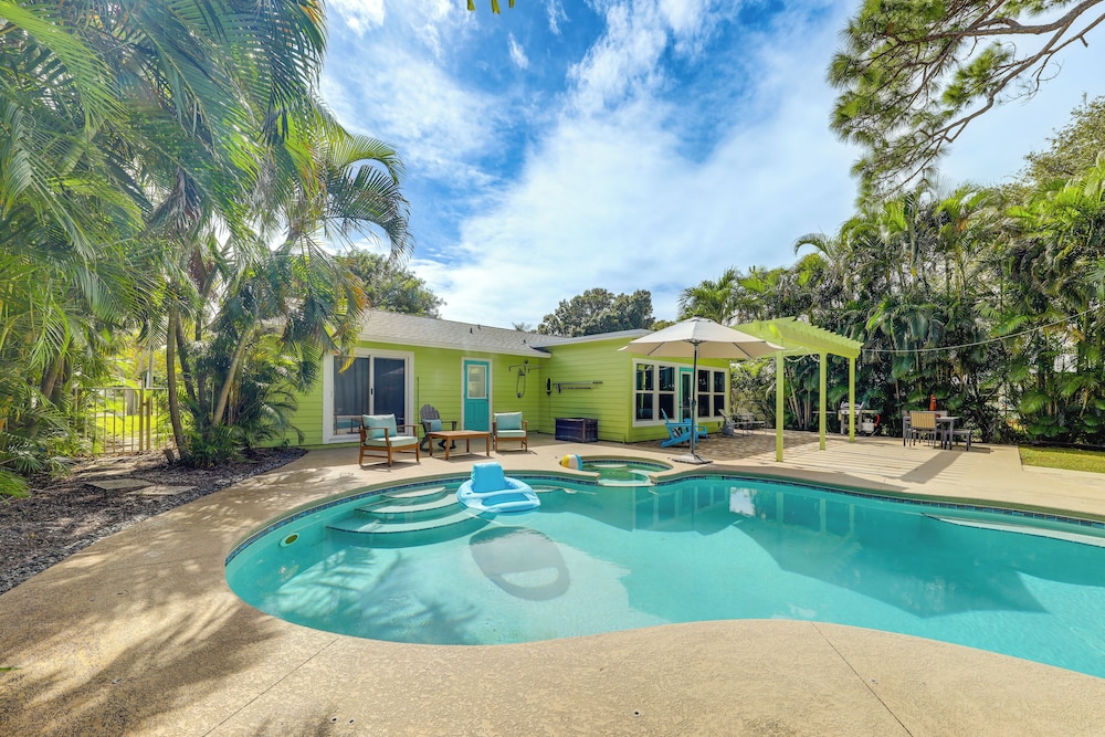 Tropical Pool Oasis on 1 4 Acre by Downtown Stuart in Stuart, United States