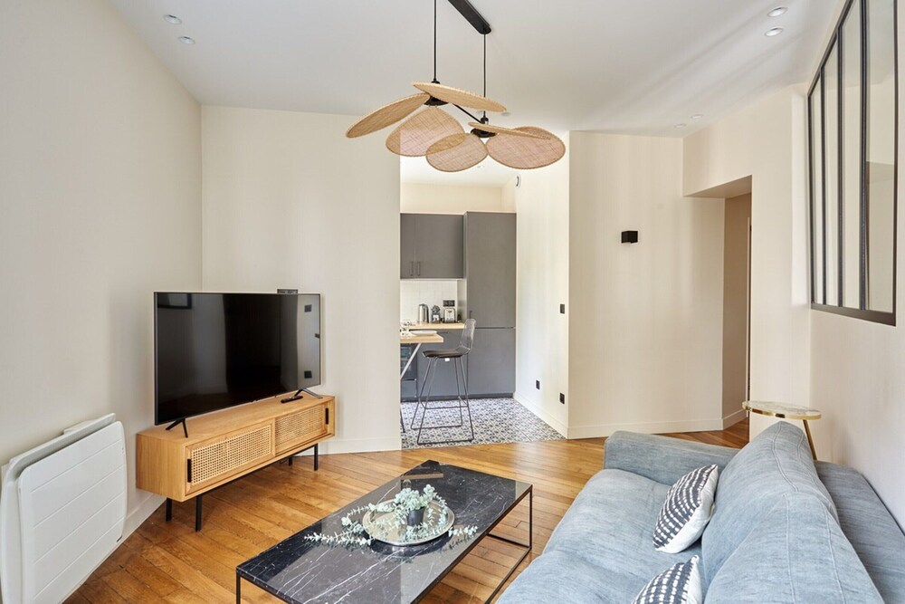 Superb Invalide Apartment Near Eiffel Tower — 4-Star Luxury Hotel in Paris, France