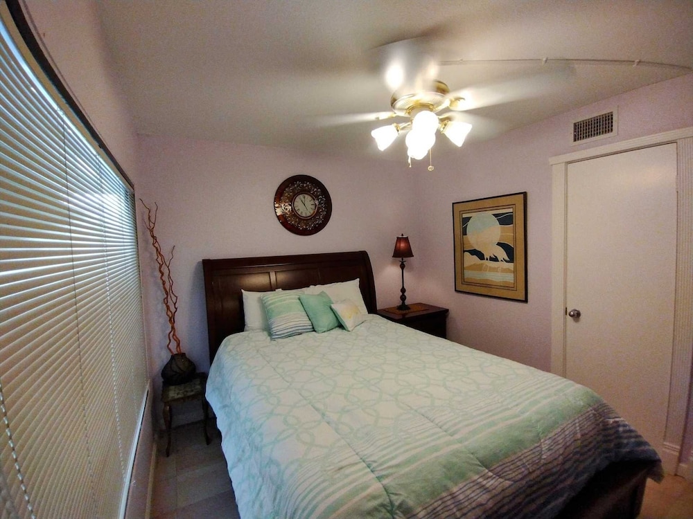 Landfall Towers 71 Minium 2 Bedroom Condo by RedAwning - photo 6