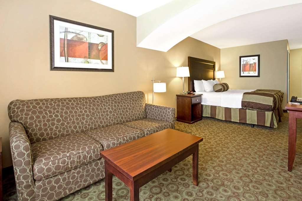 La Quinta Inn & Suites by Wyndham Dickinson - photo 28