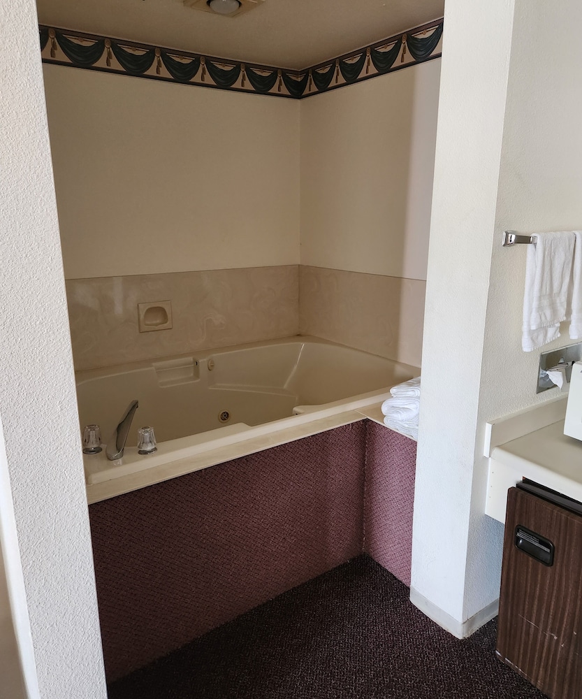 Bayview Inn - photo 33