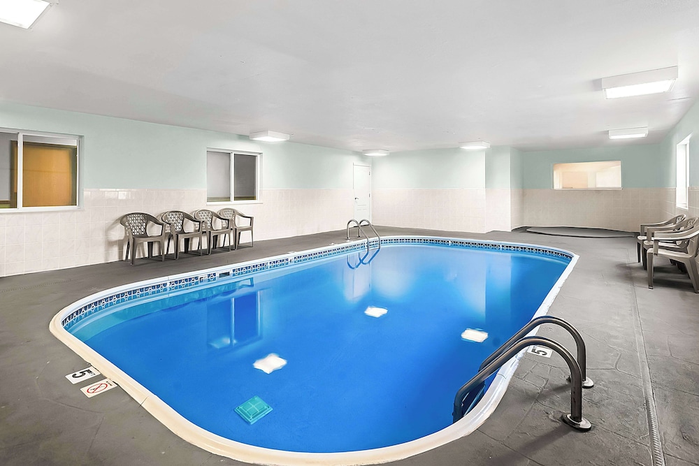 SureStay Plus Hotel by Best Western Bettendorf - photo 23