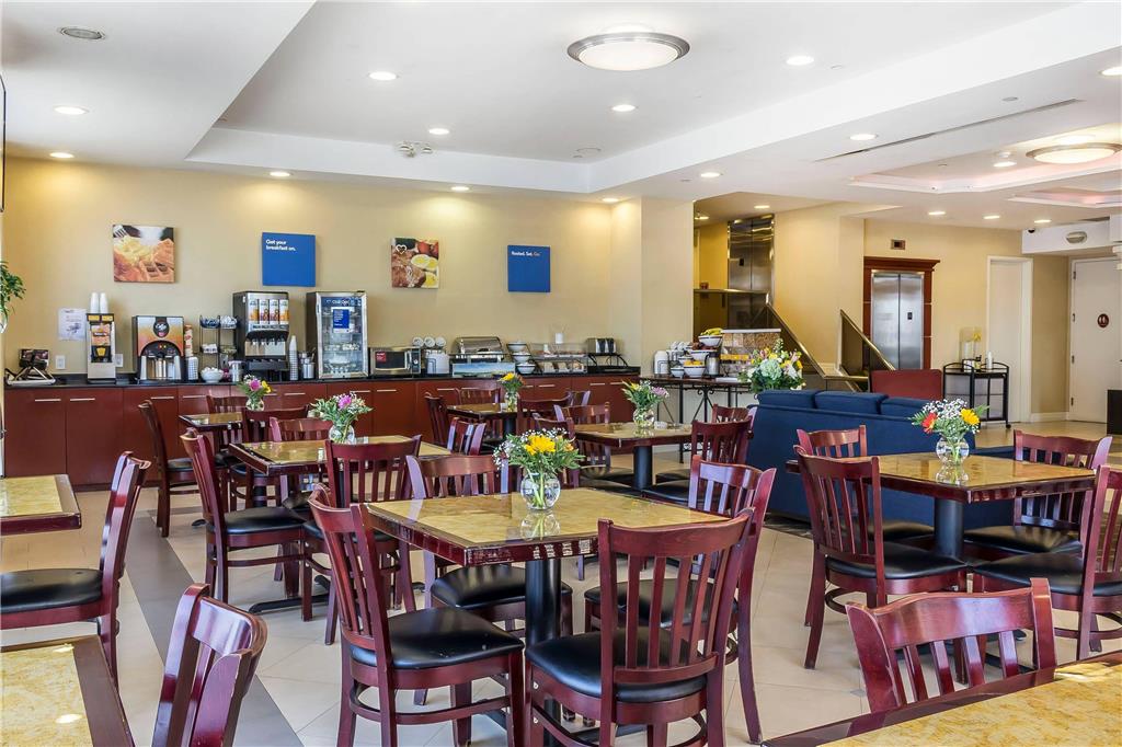 Comfort Inn & Suites LaGuardia Airport - photo 41