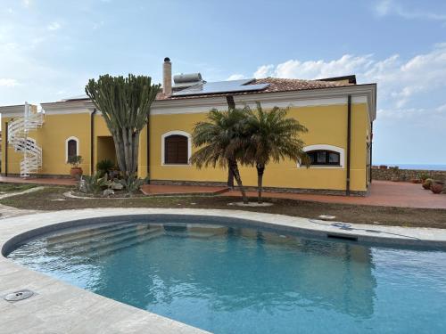 Villa Gabry — 4-Star Luxury Hotel in Capo D'orlando, Italy