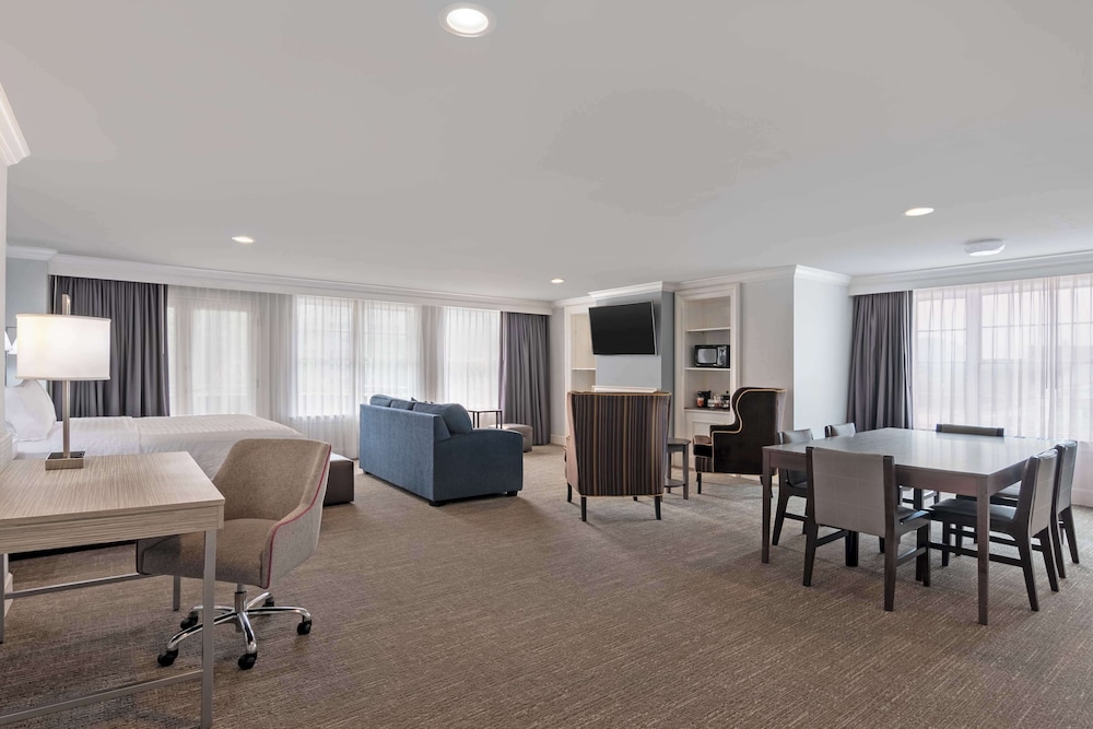 Hampton Inn & Suites Stamford - photo 12