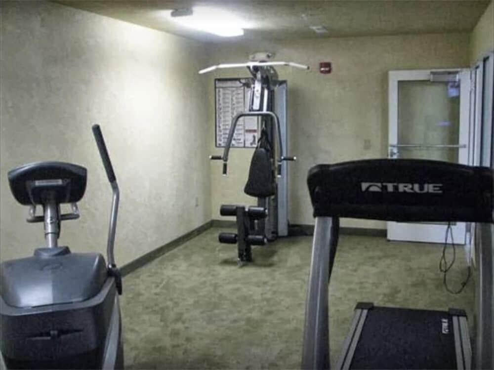 Randolph Inn and Suites - photo 30