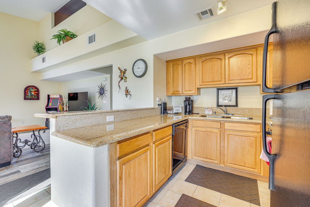 Resort Pool and Spa Access Mesquite Condo - photo 11