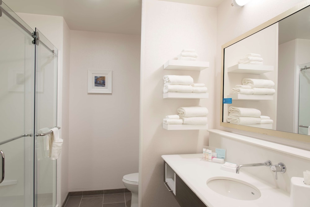 Hampton Inn & Suites Grand Rapids Downtown - photo 42