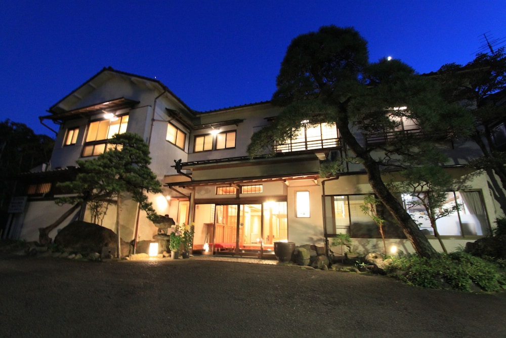 Yusakaso - carbon neutral hotel in Hakone