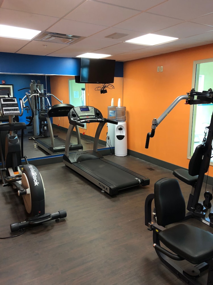 Country View Inn & Suites - photo 33