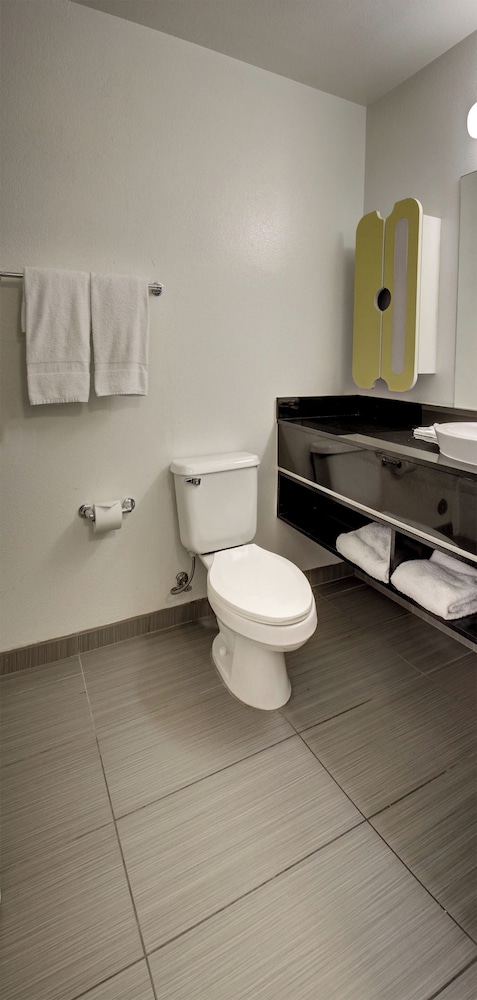 Econo Lodge Murray - photo 36
