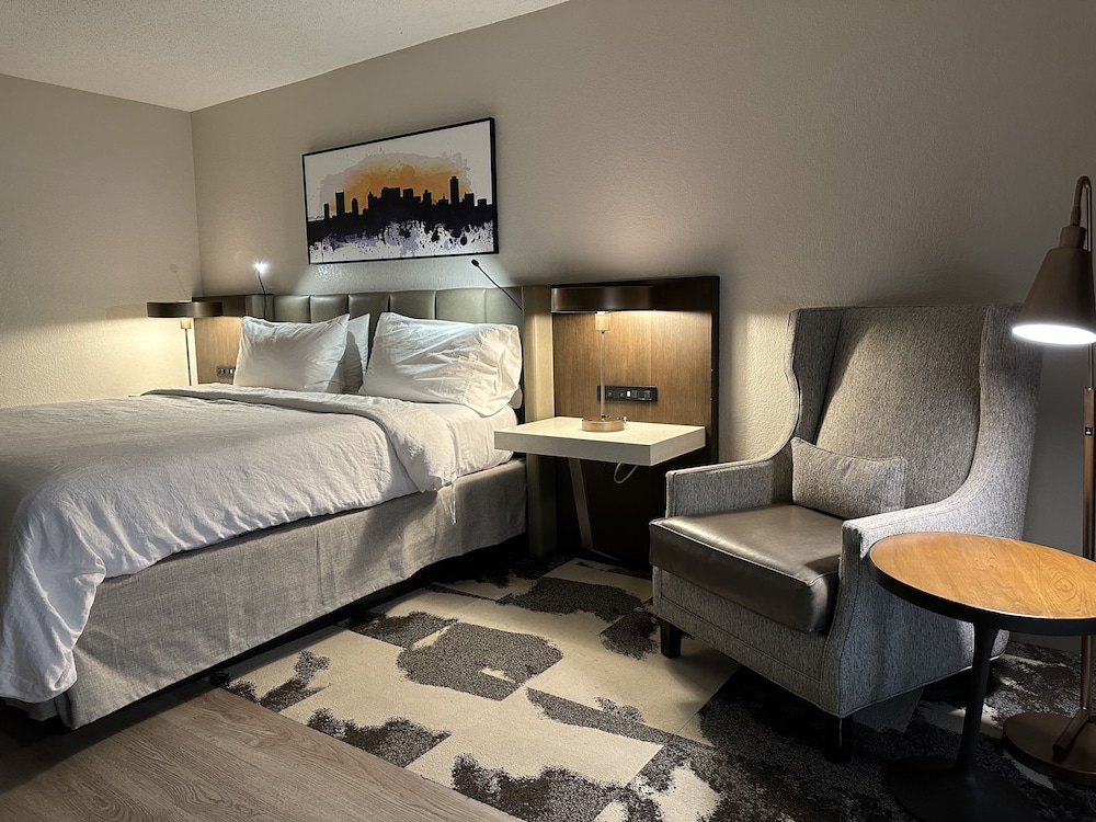 Crowne Plaza Nashville Airport by IHG - photo 4