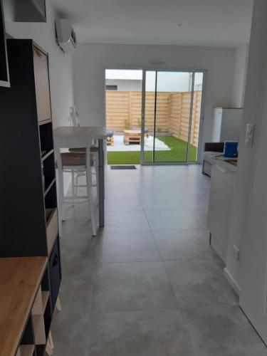 Les Pivoines studio climatisé proximité mer et forêt in Saint-Hilaire-De-Riez, France