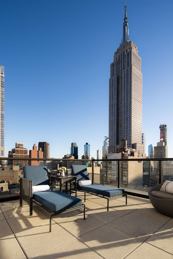 Embassy Suites by Hilton New York Manhattan Times Square - photo 58