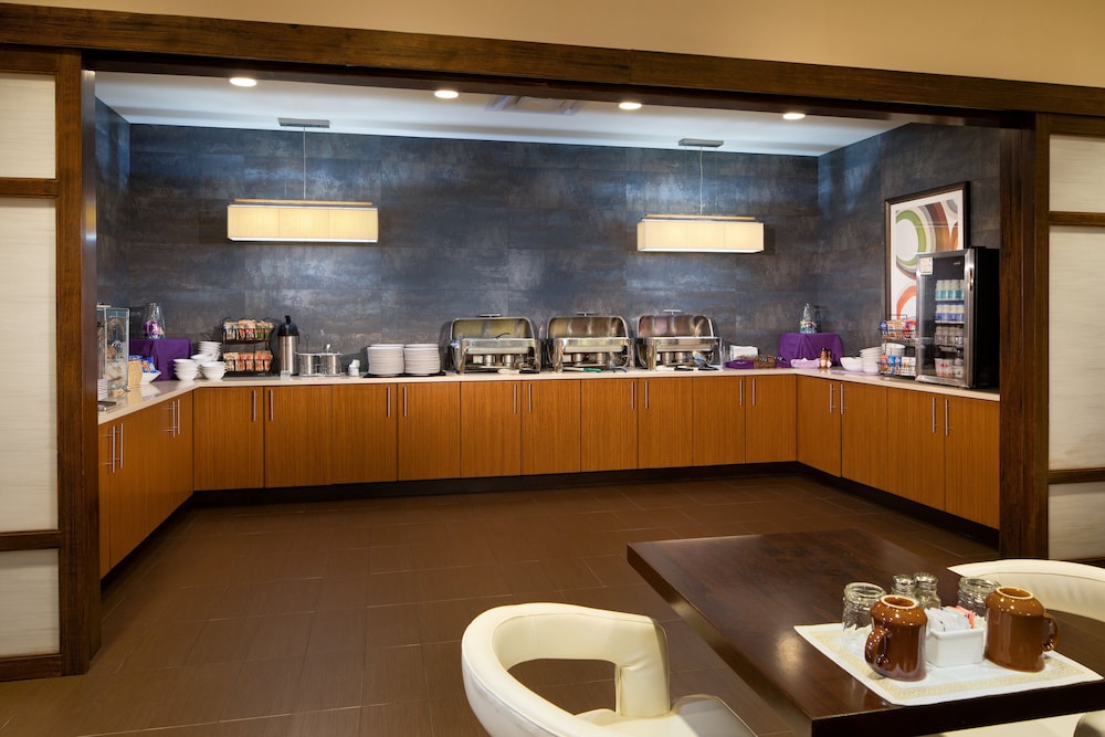 Holiday Inn Hotel & Suites Charleston West by IHG - photo 46
