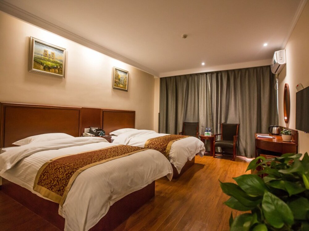GreenTree Inn Zhenjiang Danyang Wanshan Park Express Hotel — hotel in Zhenjiang