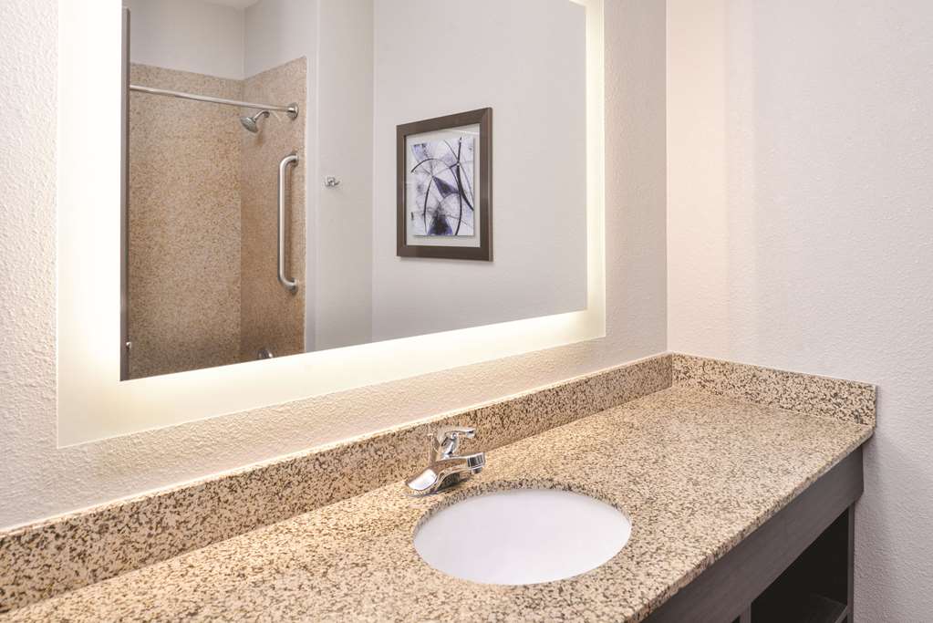La Quinta Inn & Suites by Wyndham Abilene Mall - photo 8
