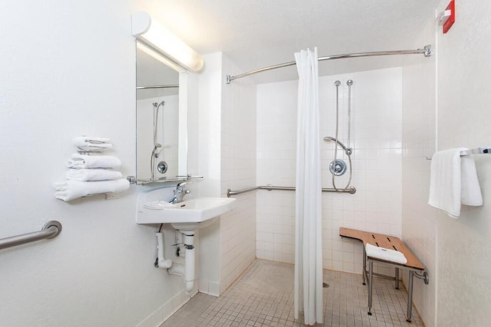 Super 8 By Wyndham Turlock - photo 8