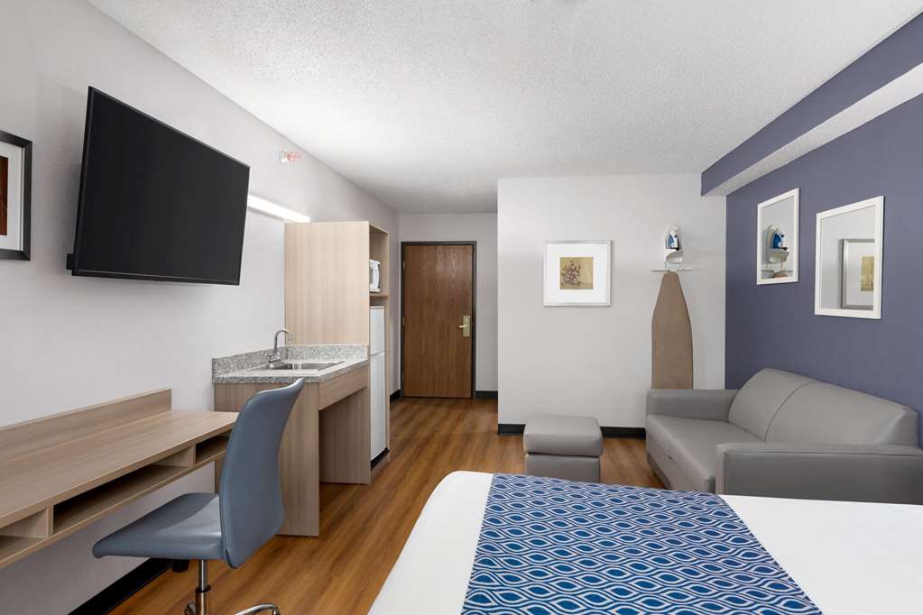 Microtel Inn & Suites by Wyndham Lincoln - photo 10