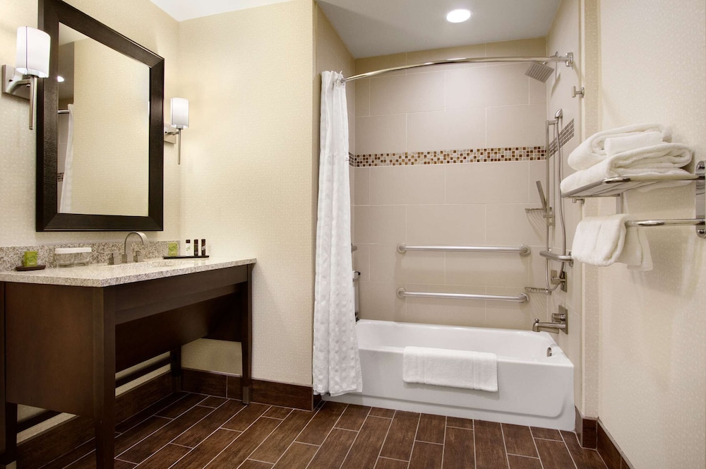 Embassy Suites by Hilton Fayetteville Fort Bragg - photo 18