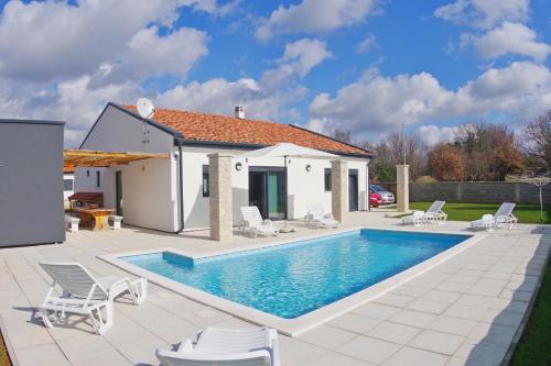 Beautiful villa with private pool on peaceful location village Sveti Kirin — 4-Star Luxury Hotel in Vodnjan, Croatia