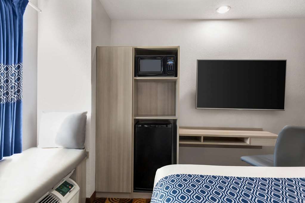 Microtel Inn & Suites by Wyndham Lincoln - photo 17