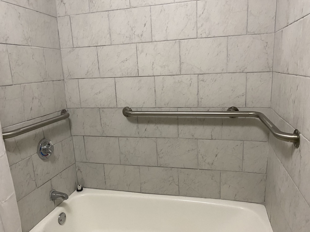 Days Inn by Wyndham Ozark - photo 9