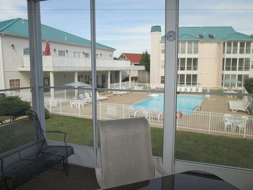 Brook Poolside Walk In Meadow Brook - photo 27