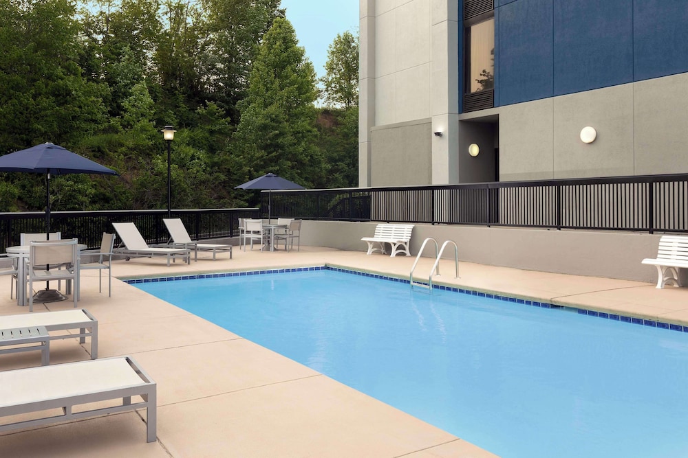Hampton Inn Beckley - photo 37