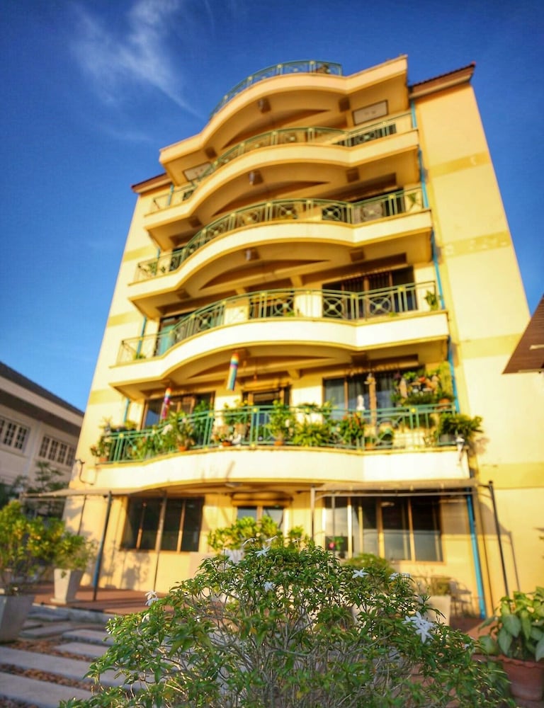 Baanthanam nont in Mueang Nonthaburi, Thailand