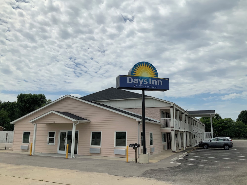 Days Inn by Wyndham Troy IL - photo 15
