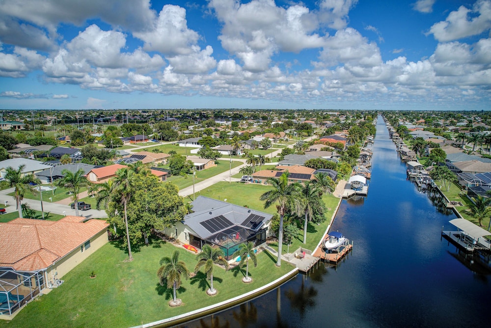 4 Mi to Cape Harbour Fun Canal front Oasis