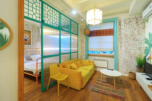 Unique and Beautiful 1BR Apt in Historic Tbilisi by Wehost