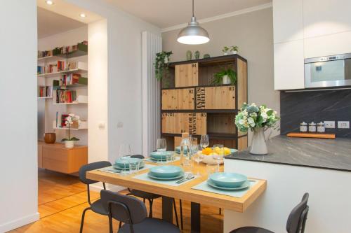 Lussuoso Pentalocale in Citylife — 4-Star Luxury Hotel in Milan, Italy
