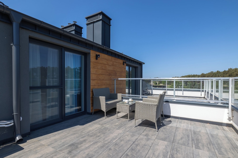 Dwupoziomowy Apartament Klimaty Bałtyku z Klimatyzacją i Parkingiem w Dziwnowie by Noclegi Renters — 4-Star Luxury Hotel in Dziwnow, Poland