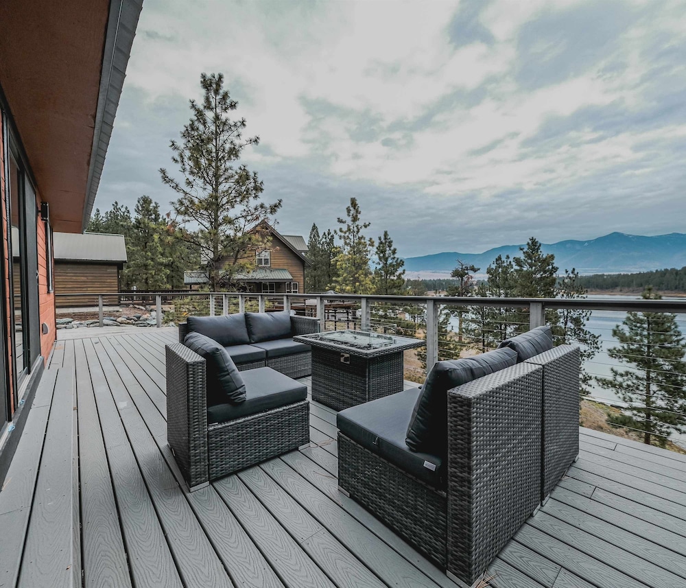Sunrise Lookout on Carpenter Lake in Eureka, United States