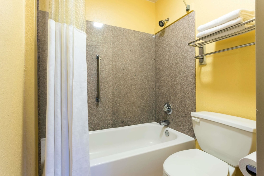 Baymont Inn & Suites Horn Lake Southaven - photo 18