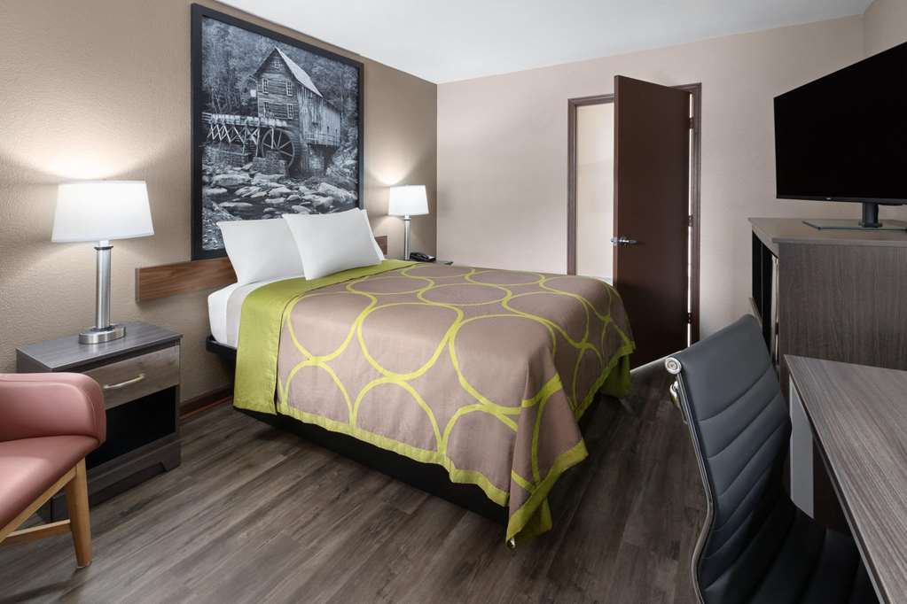 Super 8 by Wyndham Bridgeport Clarksburg Area - photo 10