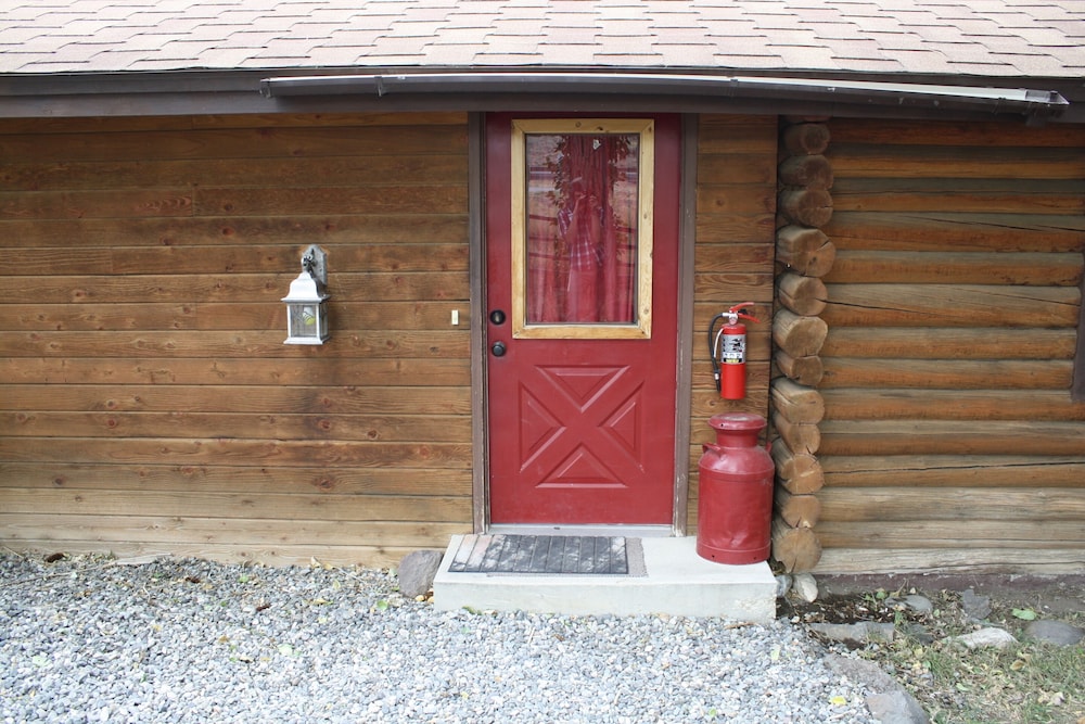 The Historic Wapiti Lodge - photo 14