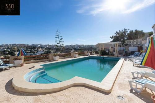Massive Villa Pool Area with Views Wifi with Bbq by 360 Estates — 4-Star Luxury Hotel in Mellieha, Malta