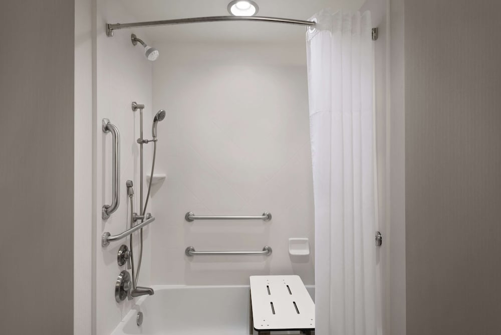 Hampton Inn & Suites Mishawaka South Bend at Heritage Square - photo 41