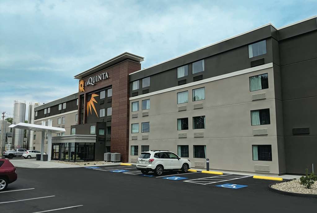 La Quinta Inn & Suites by Wyndham Portland - photo 3