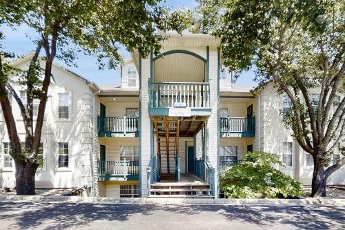 Gateway to the Ozarks — 4-Star Luxury Hotel in Branson, United States