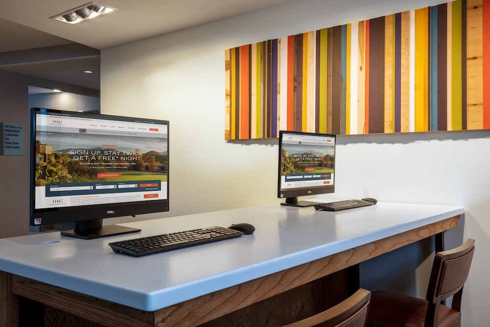 Holiday Inn Express & Suites Beloit by IHG - photo 39