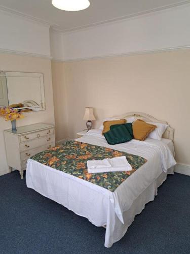 London Town House — 4-Star Luxury Hotel in Ilford, United Kingdom