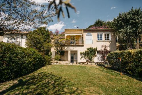 Villa Balleti private pool with a view — 4-Star Luxury Hotel in Apt, France